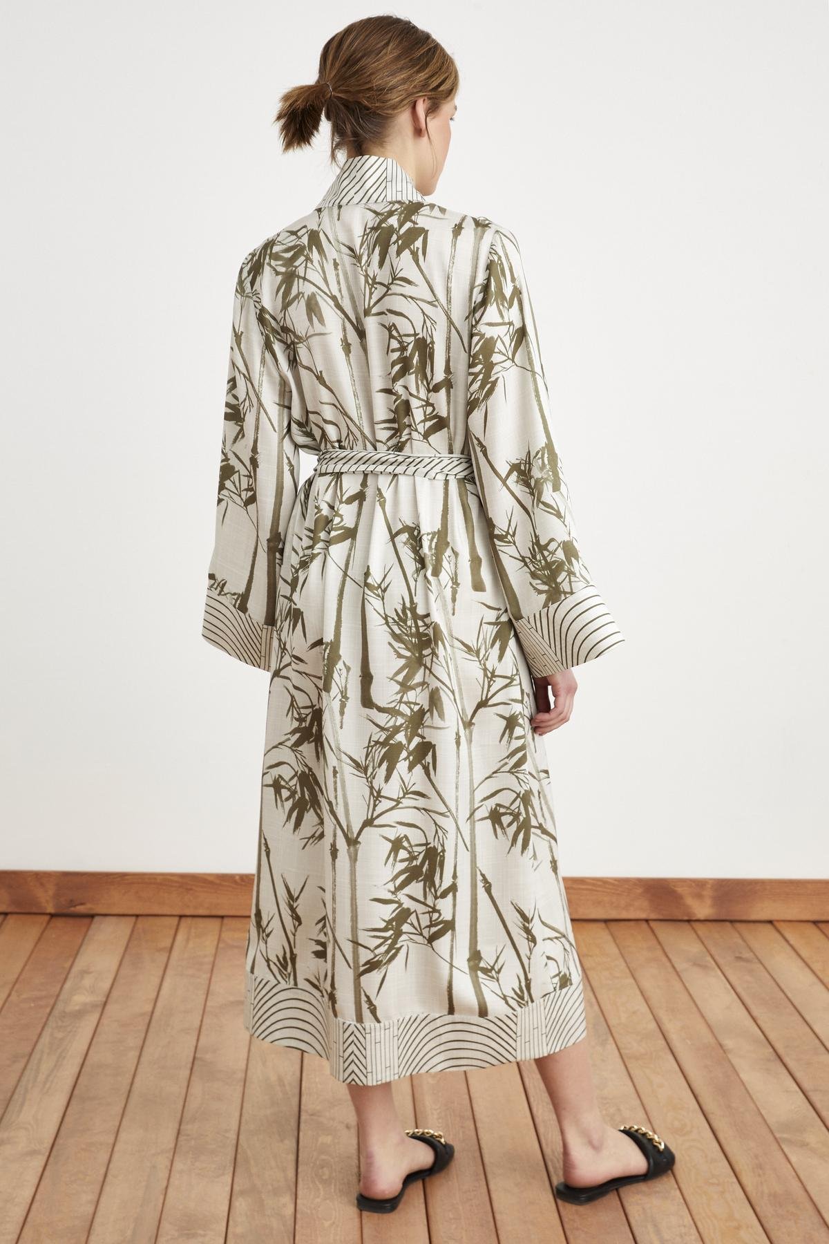Moda Tutkusu Çizgi Garnili Desenli Kimono
